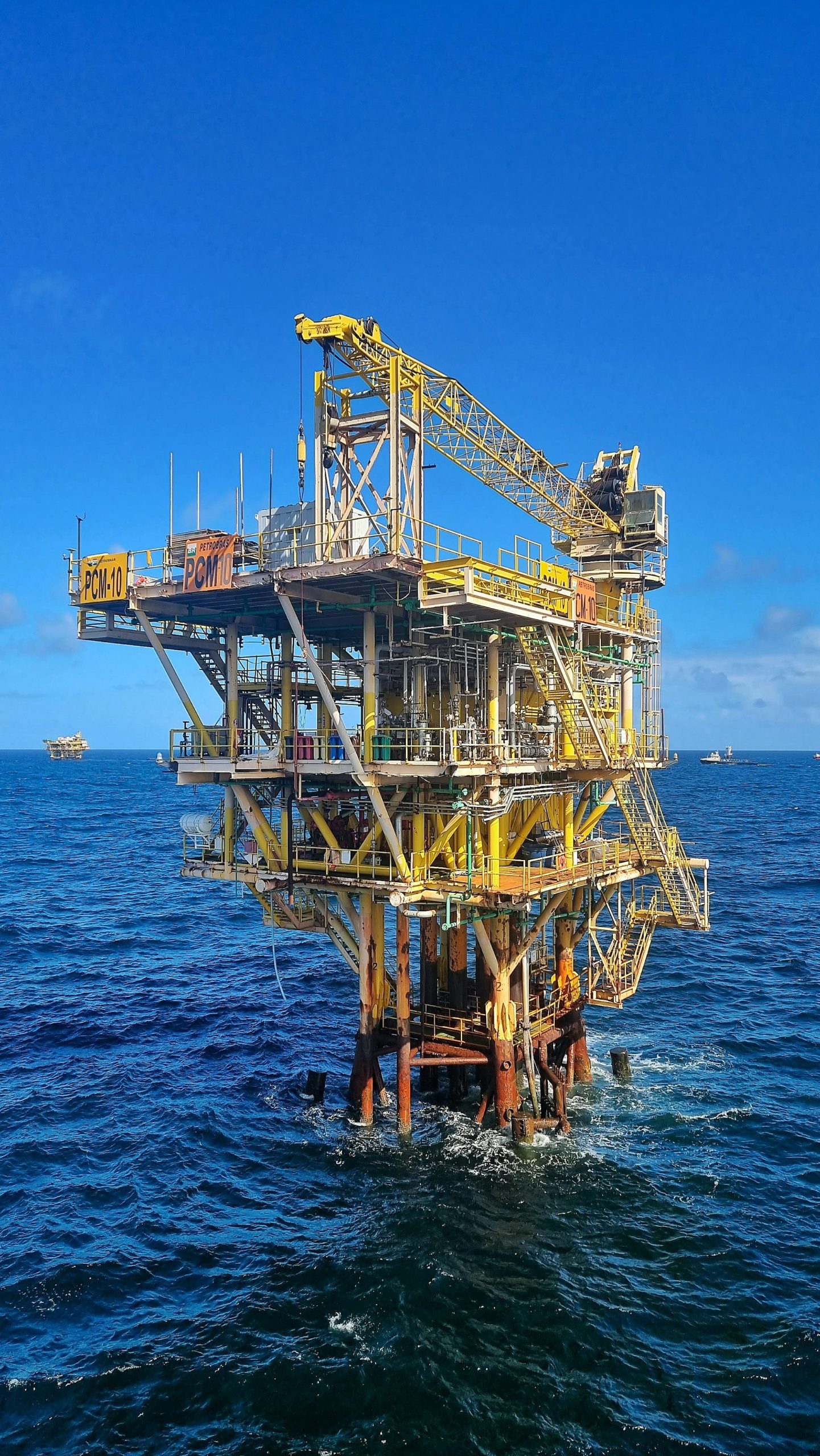Offshore Jobs in the USA: High Pay, Harsh Conditions, and What Life on a Rig Actually Involves